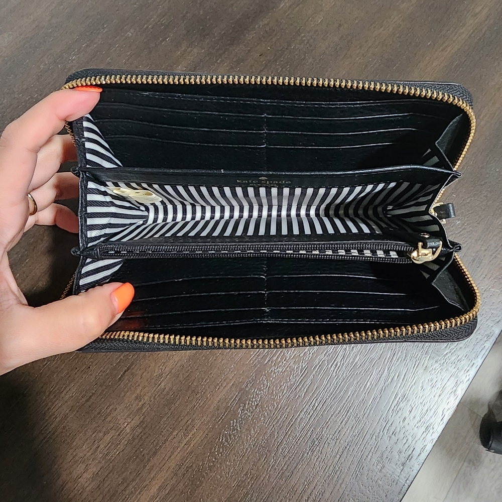 Black Wallet - Picture 3 of 3